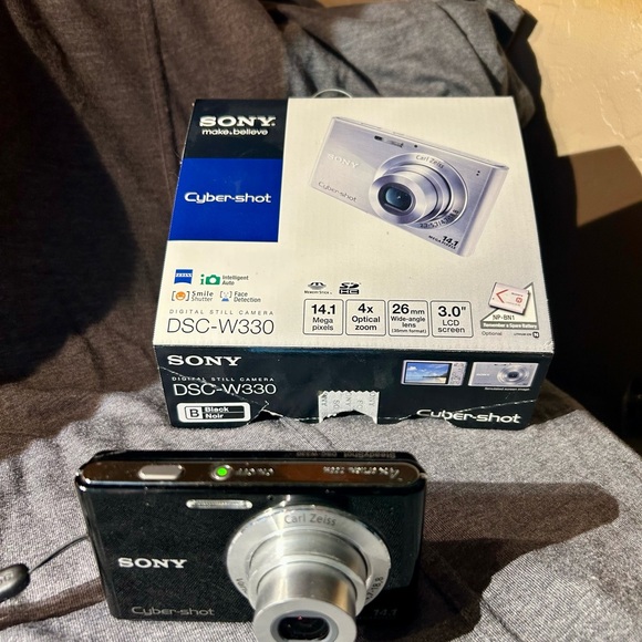 Sony Cyber-shot Digital Camera DSC-W330 - Picture 2 of 7